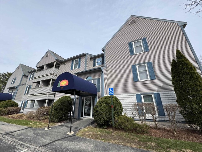 141 Eastern Ave in Manchester, NH - Building Photo - Building Photo