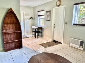 1566 NE 33rd St in Oakland Park, FL - Building Photo - Building Photo