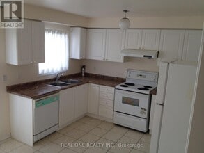 4950 Albina Way in Mississauga, ON - Building Photo - Building Photo