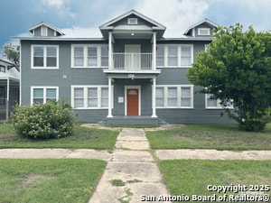 property at 805 W Summit Ave.