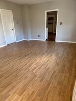 1309 Milwaukee Ave, Unit Apartment A in South Milwaukee, WI - Building Photo