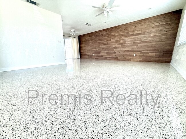 2192 Louisa Dr in Belleair Beach, FL - Building Photo - Building Photo