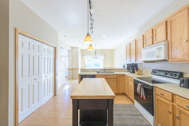 13710 54th Ave N in Minneapolis, MN - Building Photo - Building Photo