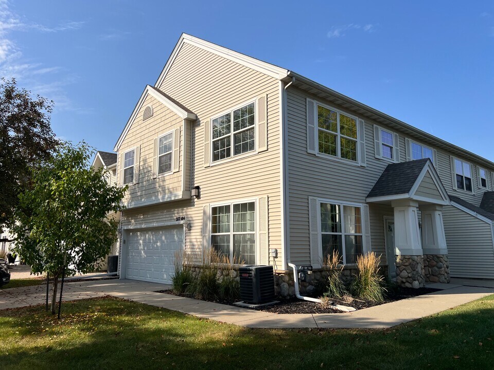 277 S 79th St in West Des Moines, IA - Building Photo