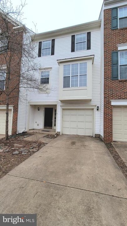 45495 Baggett Terrace in Sterling, VA - Building Photo