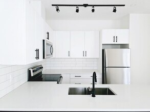 9207-9117 117 Ave NW in Edmonton, AB - Building Photo - Building Photo