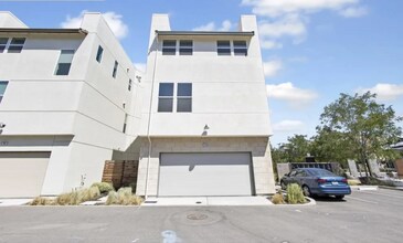 5700 Sterling St in Dublin, CA - Building Photo - Building Photo