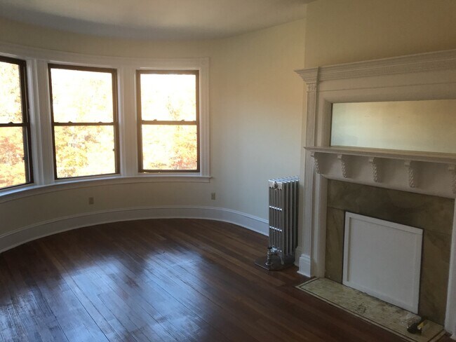 1574 Beacon St, Unit 1 in Brookline, MA - Building Photo - Building Photo