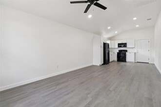 1087 Schubert Ln in Niederwald, TX - Building Photo - Building Photo