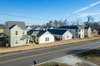 LEO Jamestown in Greer, SC - Foto de edificio - Building Photo