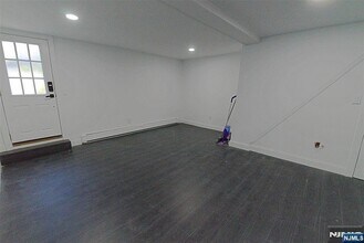 401 Undercliff Ave, Unit B in Edgewater, NJ - Building Photo - Building Photo