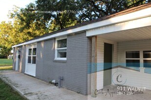 911 Walnut St in Jonesboro, AR - Building Photo