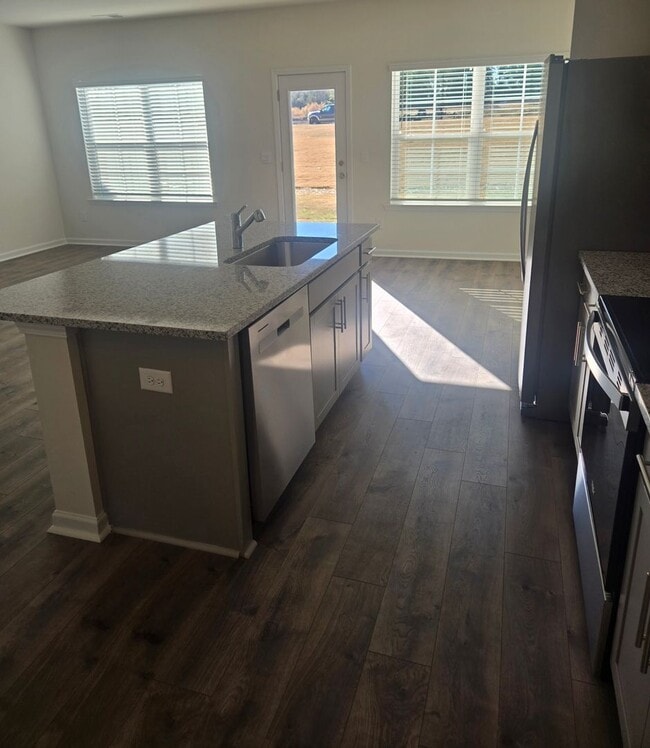 7020 Eclipse Trl in Whitsett, NC - Building Photo - Building Photo