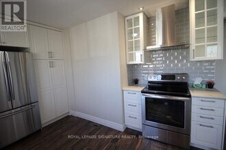 18 Independence Dr in Toronto, ON - Building Photo - Building Photo