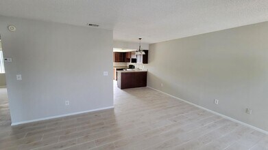 129 Las Brisas Way in Kissimmee, FL - Building Photo - Building Photo