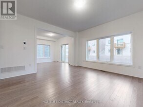238 Flood Ave in Clarington, ON - Building Photo - Building Photo