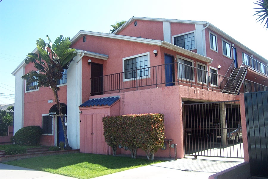 Casa Siena Apartments in Hawthorne, CA - Building Photo