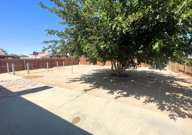 14488 Clemson Ct in Adelanto, CA - Building Photo - Building Photo