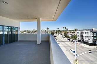 2600 S Catalina St in Los Angeles, CA - Foto de edificio - Building Photo