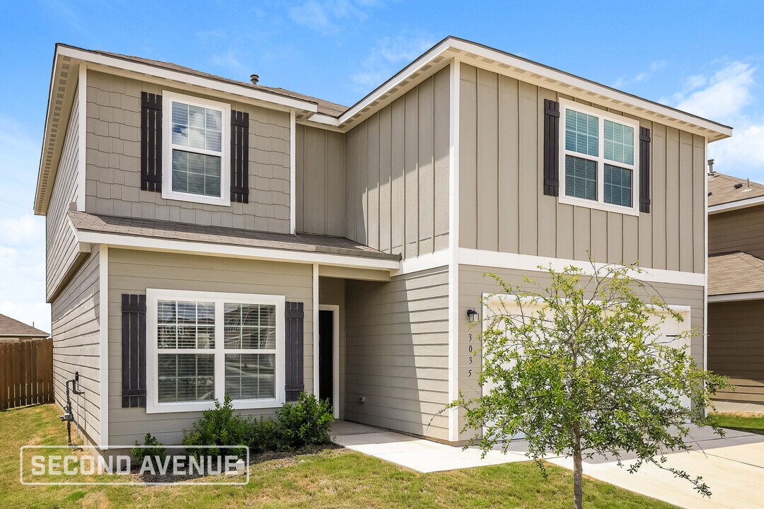 3035 Jackson Smt in Converse, TX - Foto de edificio