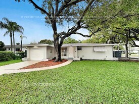 3241 Pierce St in Hollywood, FL - Building Photo