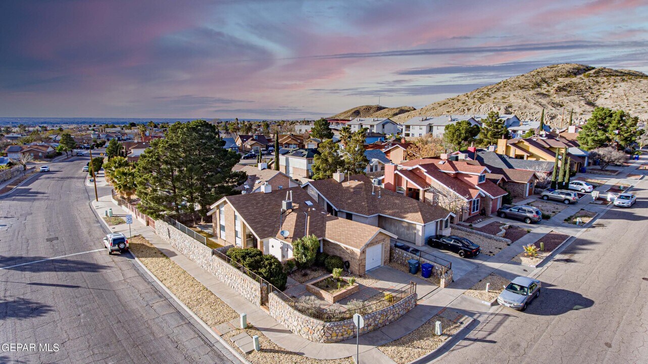 801 Derrickson Dr in El Paso, TX - Building Photo