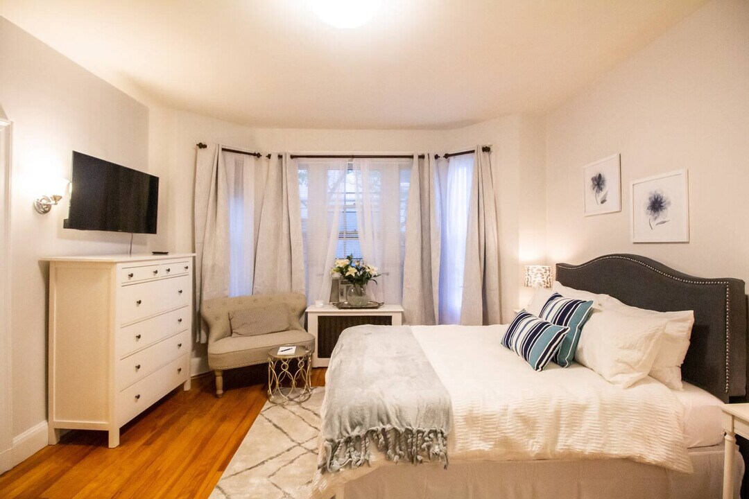 1253 Beacon St in Brookline, MA - Foto de edificio
