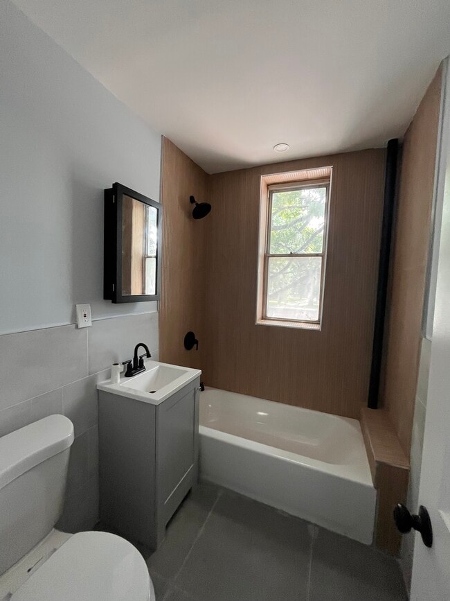 121 Manhattan Ave, Unit 3