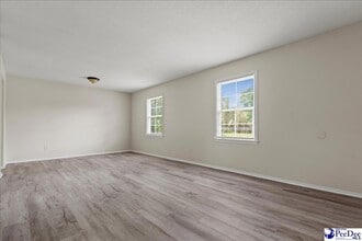 319 Revell Dr in Florence, SC - Foto de edificio - Building Photo