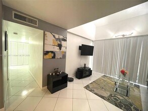 8821 W Flagler St, Unit 411 in Miami, FL - Building Photo - Building Photo