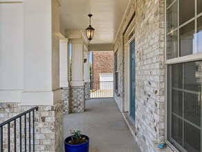 1075 Brixworth Dr in Thompson's Station, TN - Foto de edificio - Building Photo