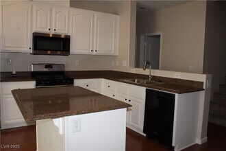 8324 N Lost Spur St in Las Vegas, NV - Building Photo - Building Photo