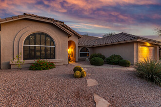 4637 E Fernwood Ct in Cave Creek, AZ - Foto de edificio - Building Photo