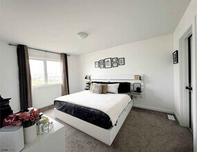 12 Arthur Fiola Pl in Ste Anne, MB - Building Photo - Building Photo