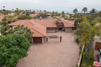 5916 Via Zurita in San Diego, CA - Foto de edificio - Building Photo