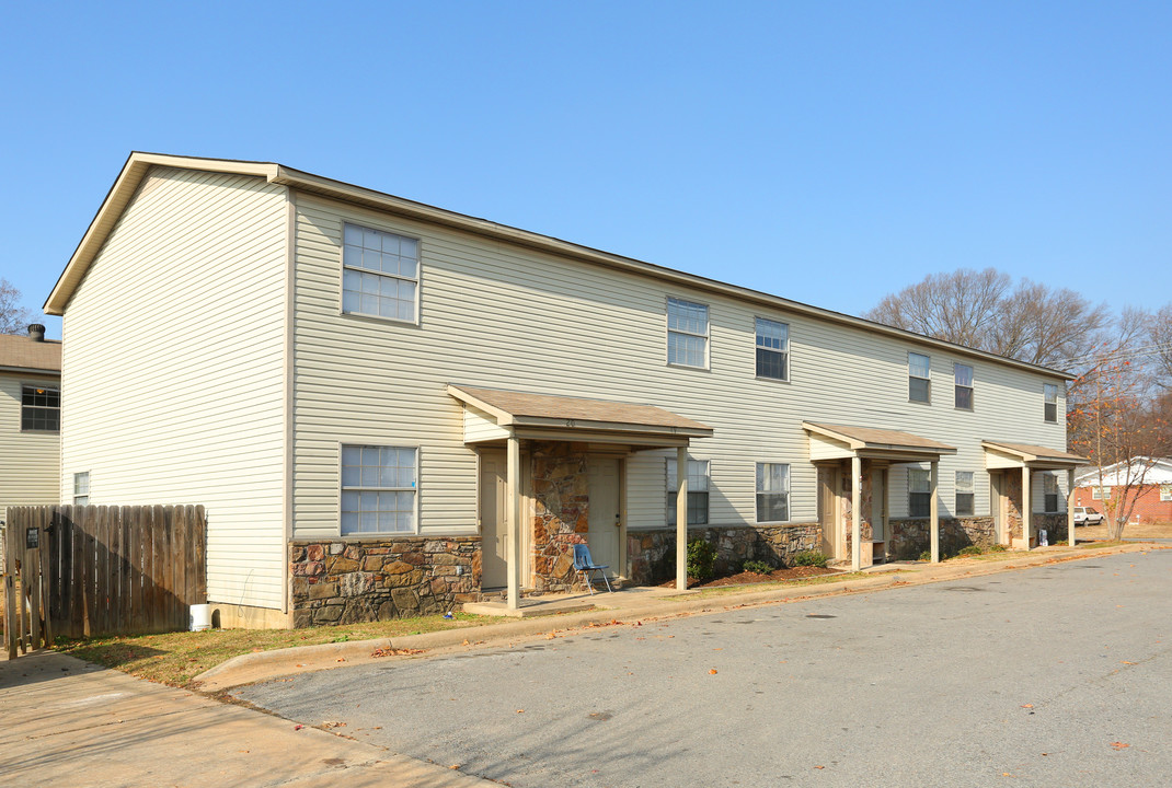 Salters Apartments in Conway, AR - Building Photo