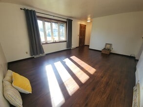 1250 Burnette St in Neenah, WI - Building Photo - Building Photo