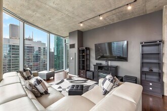 600 N Fairbanks Ct, Unit 3301 in Chicago, IL - Foto de edificio - Building Photo