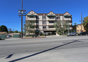 7601 N Hollywood Way in Burbank, CA - Foto de edificio - Building Photo