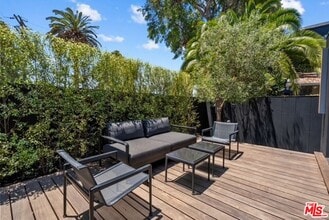 1527 Cabrillo Ave in Los Angeles, CA - Building Photo - Building Photo