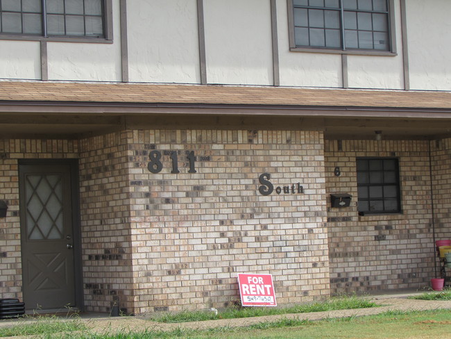 811 South St in Graham, TX - Building Photo - Building Photo