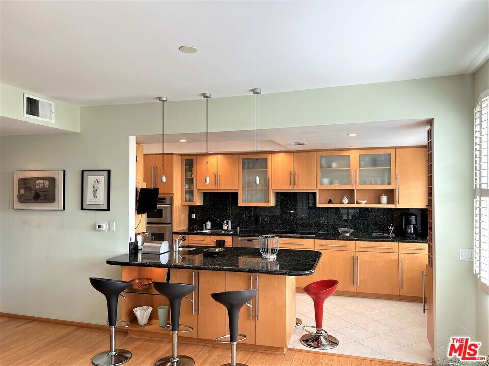 5100 Vía Dolce in Marina Del Rey, CA - Building Photo