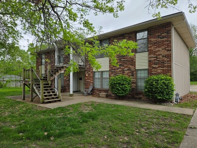 304 NE Frst Ave in Lee's Summit, MO - Building Photo - Building Photo