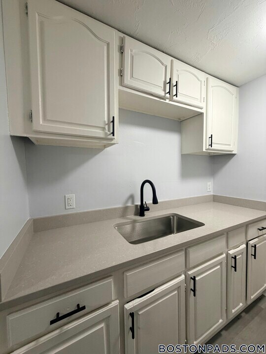 19 Union St in Southbridge, MA - Building Photo