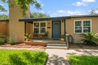 908 29th St in Hondo, TX - Building Photo - Building Photo