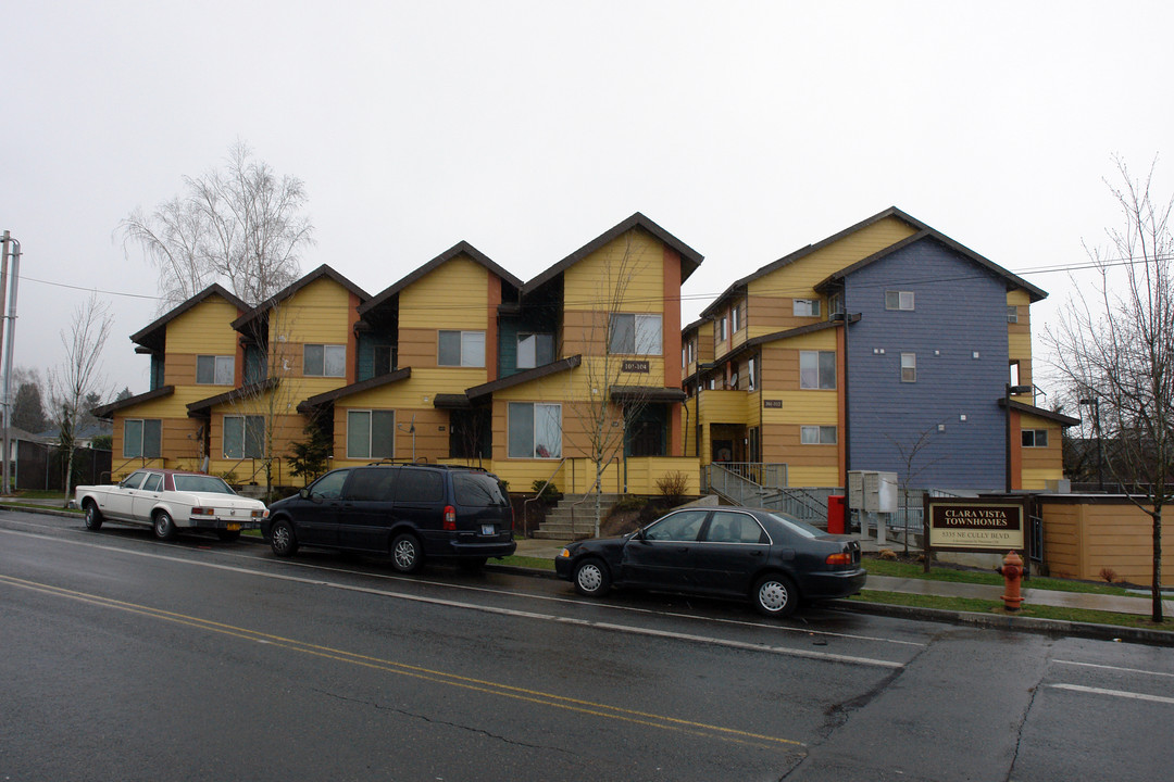 Clara Vista Townhomes in Portland, OR - Building Photo