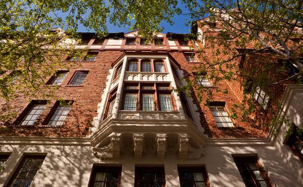 Tudor Hall in Oakland, CA - Foto de edificio - Building Photo