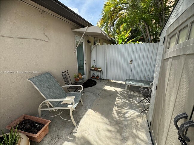 9912 SW 154th Ct in Miami, FL - Building Photo - Building Photo