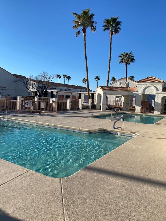 1800 S Edmond St in Las Vegas, NV - Building Photo