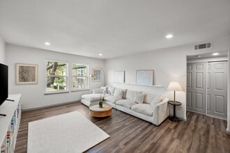 5111 Skillman St, Unit 229 in Dallas, TX - Building Photo - Building Photo